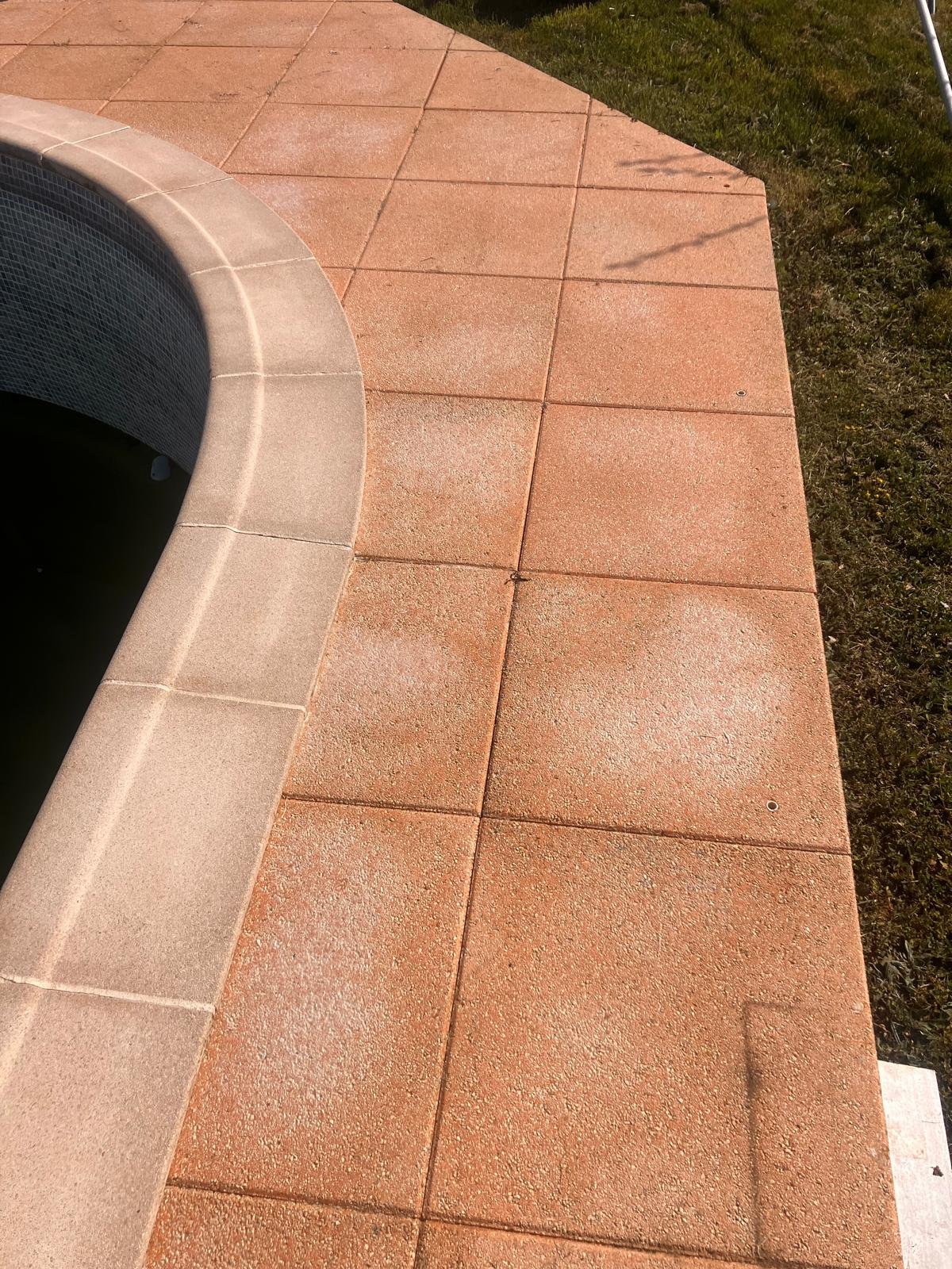 Nettoyage de pavés et bord de piscine
